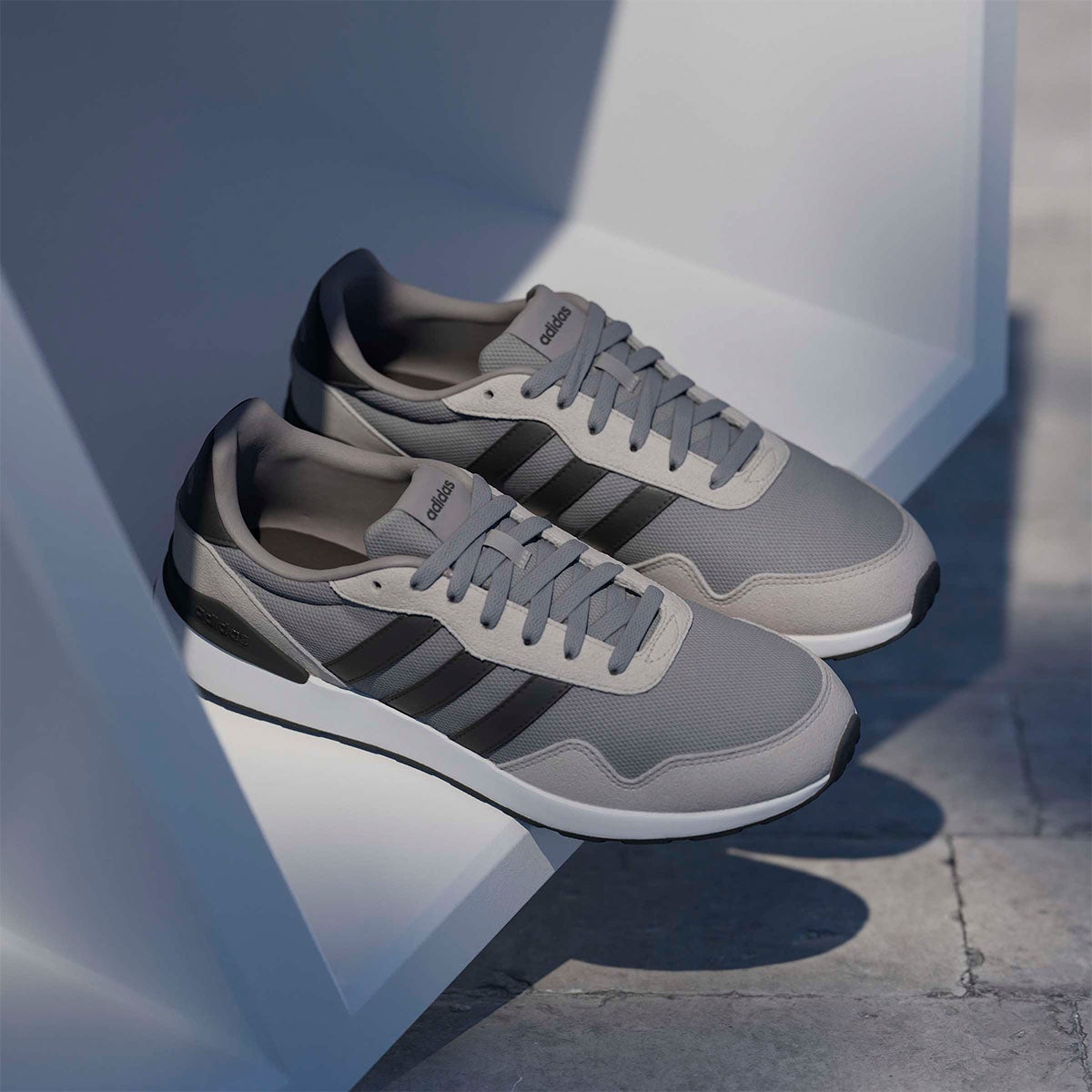 アディダス adidas ラン 60s 4.0 / Run 60s 4.0 シューズ グレー JR6624 使用イメージ