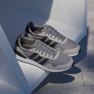 アディダス adidas ラン 60s 4.0 / Run 60s 4.0 シューズ グレー JR6624 使用イメージ