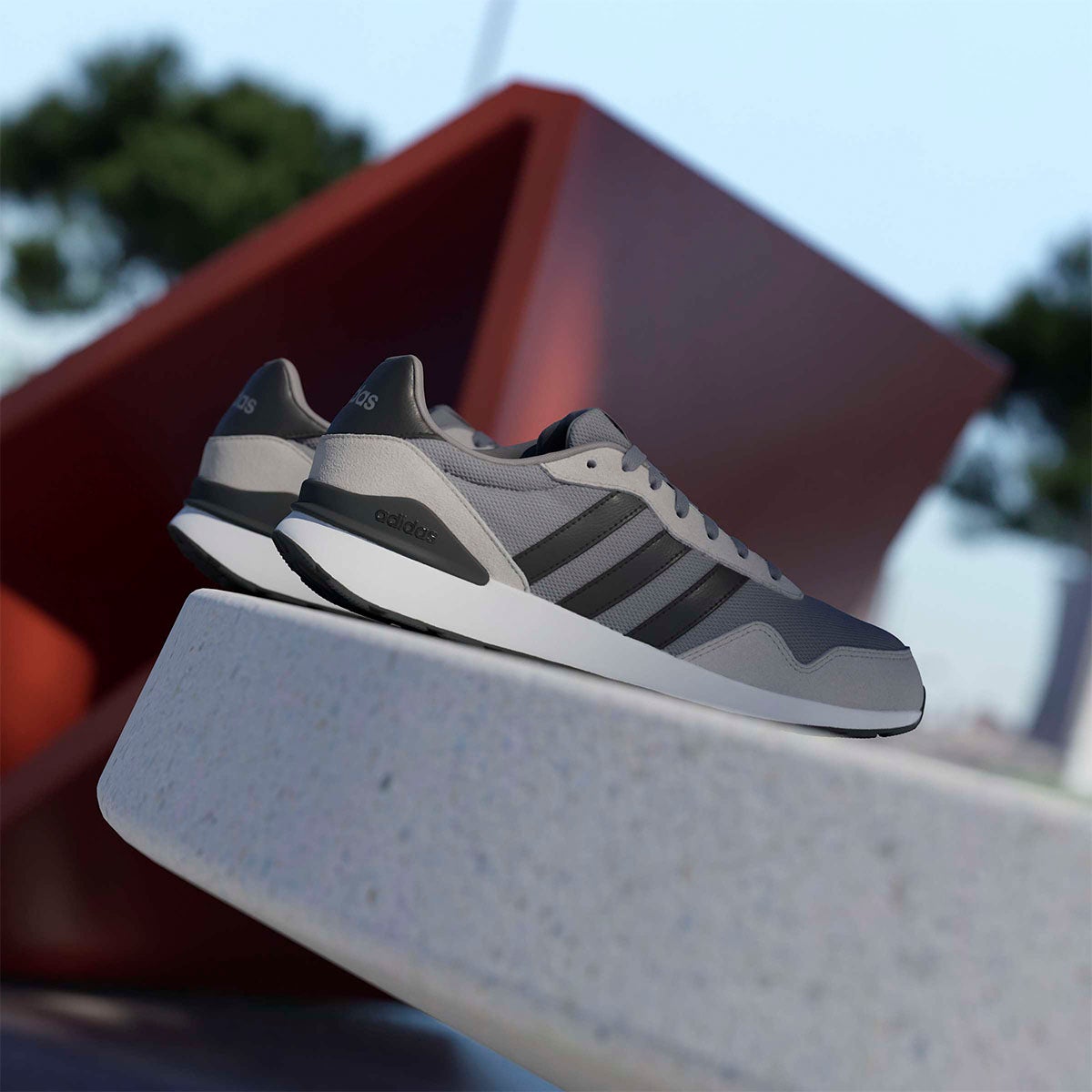 アディダス adidas ラン 60s 4.0 / Run 60s 4.0 シューズ グレー JR6624 使用イメージ