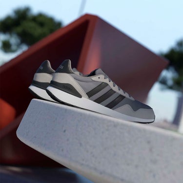 アディダス adidas ラン 60s 4.0 / Run 60s 4.0 シューズ グレー JR6624 使用イメージ