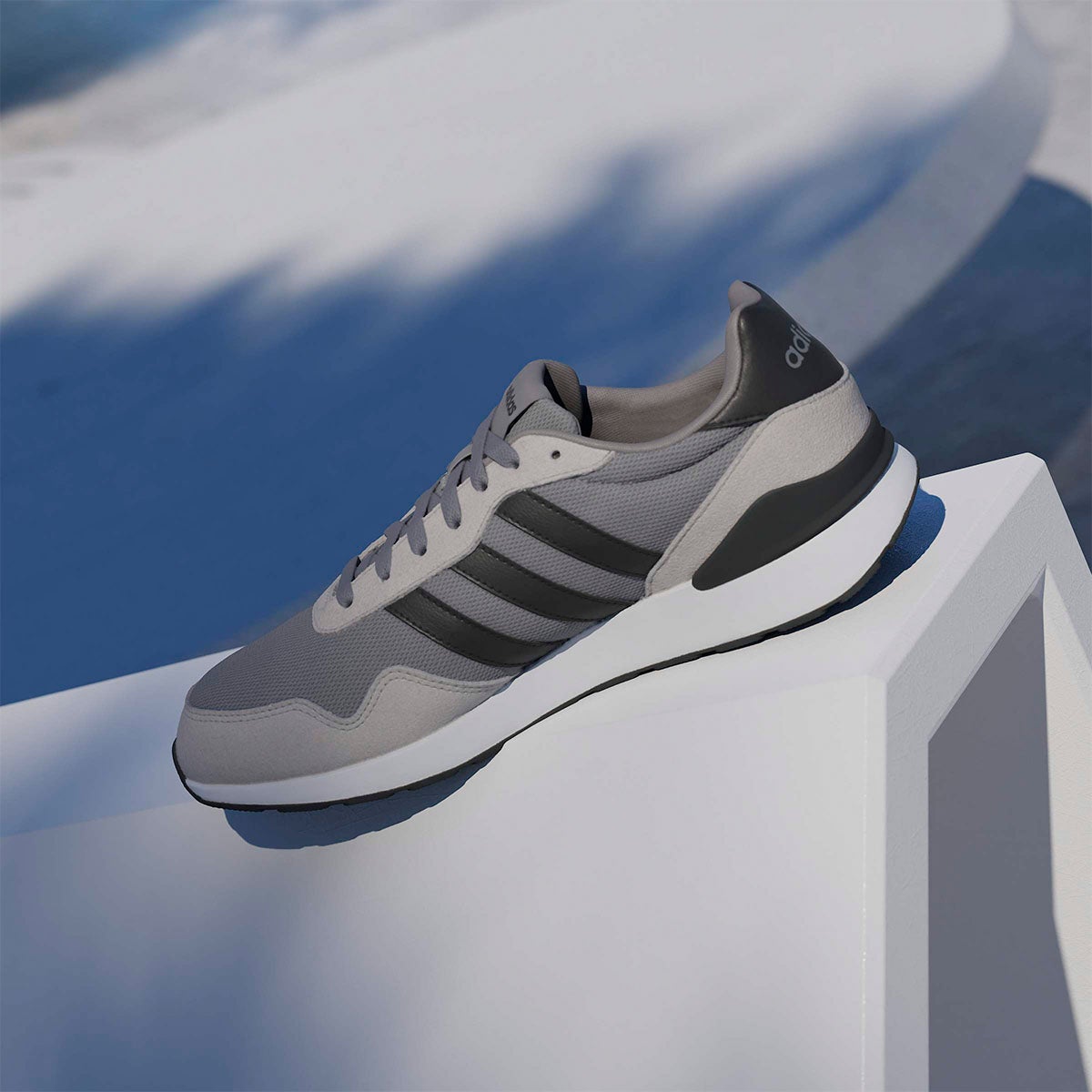 アディダス adidas ラン 60s 4.0 / Run 60s 4.0 シューズ グレー JR6624 使用イメージ