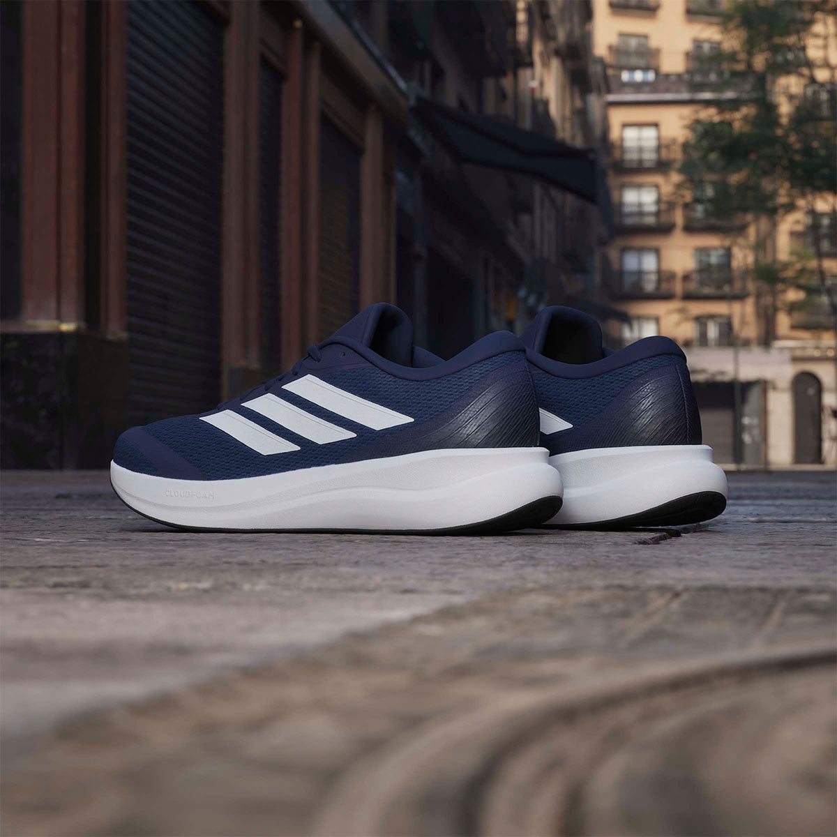 アディダス adidas Runfalcon 6 CLOUDFOAM Running Shoes ランニングシューズ ネイビー KH5565 使用イメージ