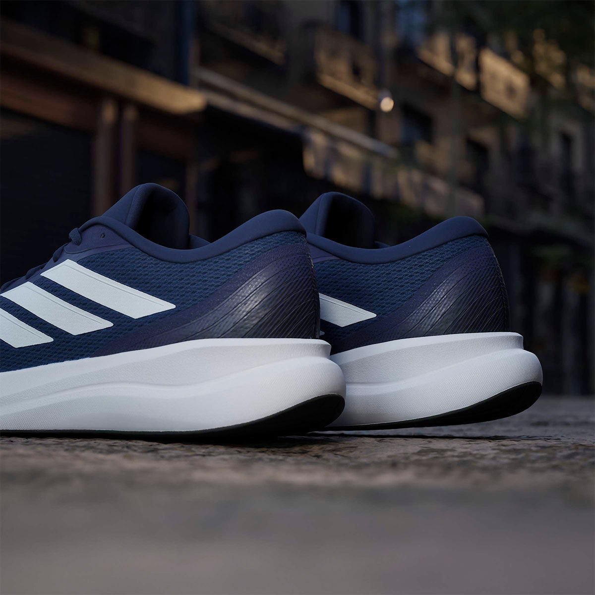 アディダス adidas Runfalcon 6 CLOUDFOAM Running Shoes ランニングシューズ ネイビー KH5565 使用イメージ