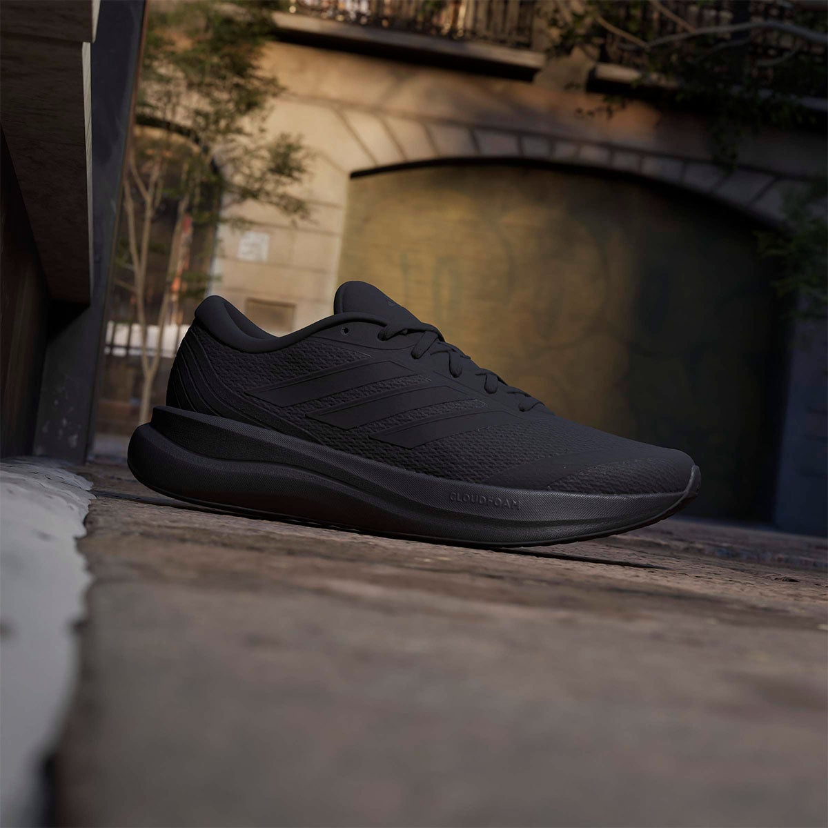 アディダス adidas Runfalcon 6 CLOUDFOAM Running Shoes ランニングシューズ ブラック KH5566 使用イメージ