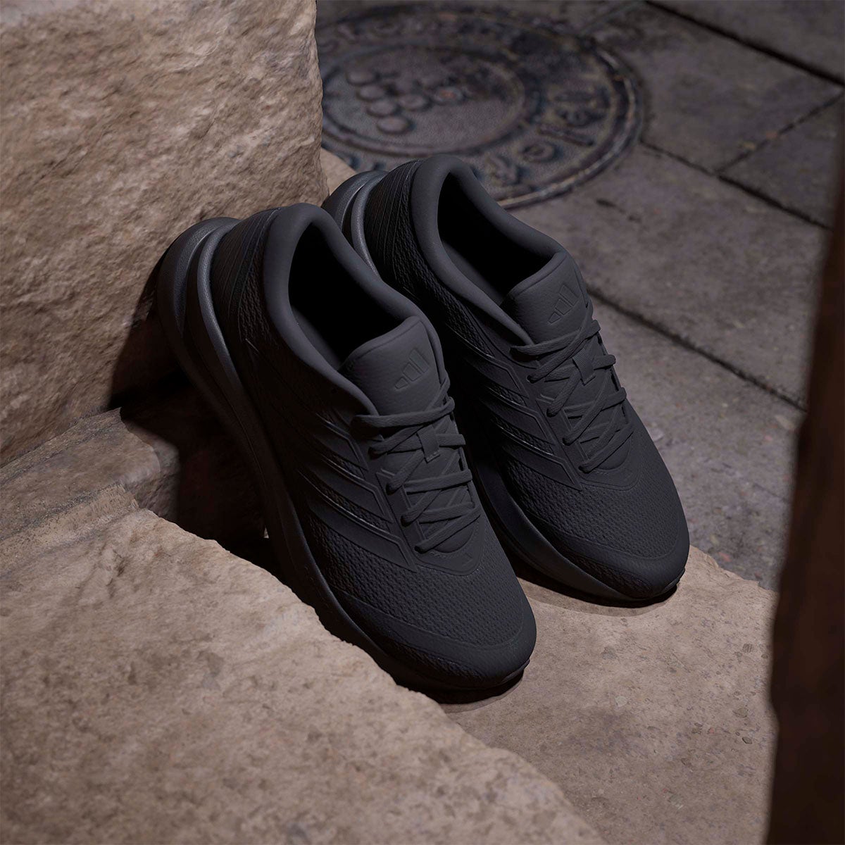 アディダス adidas Runfalcon 6 CLOUDFOAM Running Shoes ランニングシューズ ブラック KH5566 使用イメージ