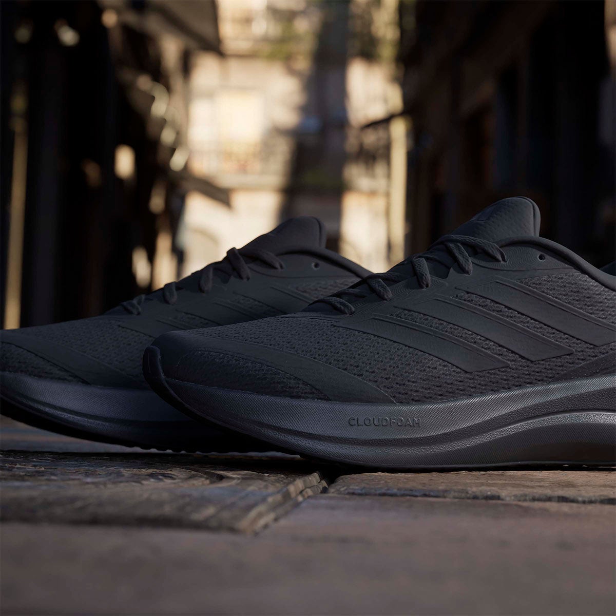 アディダス adidas Runfalcon 6 CLOUDFOAM Running Shoes ランニングシューズ ブラック KH5566 使用イメージ