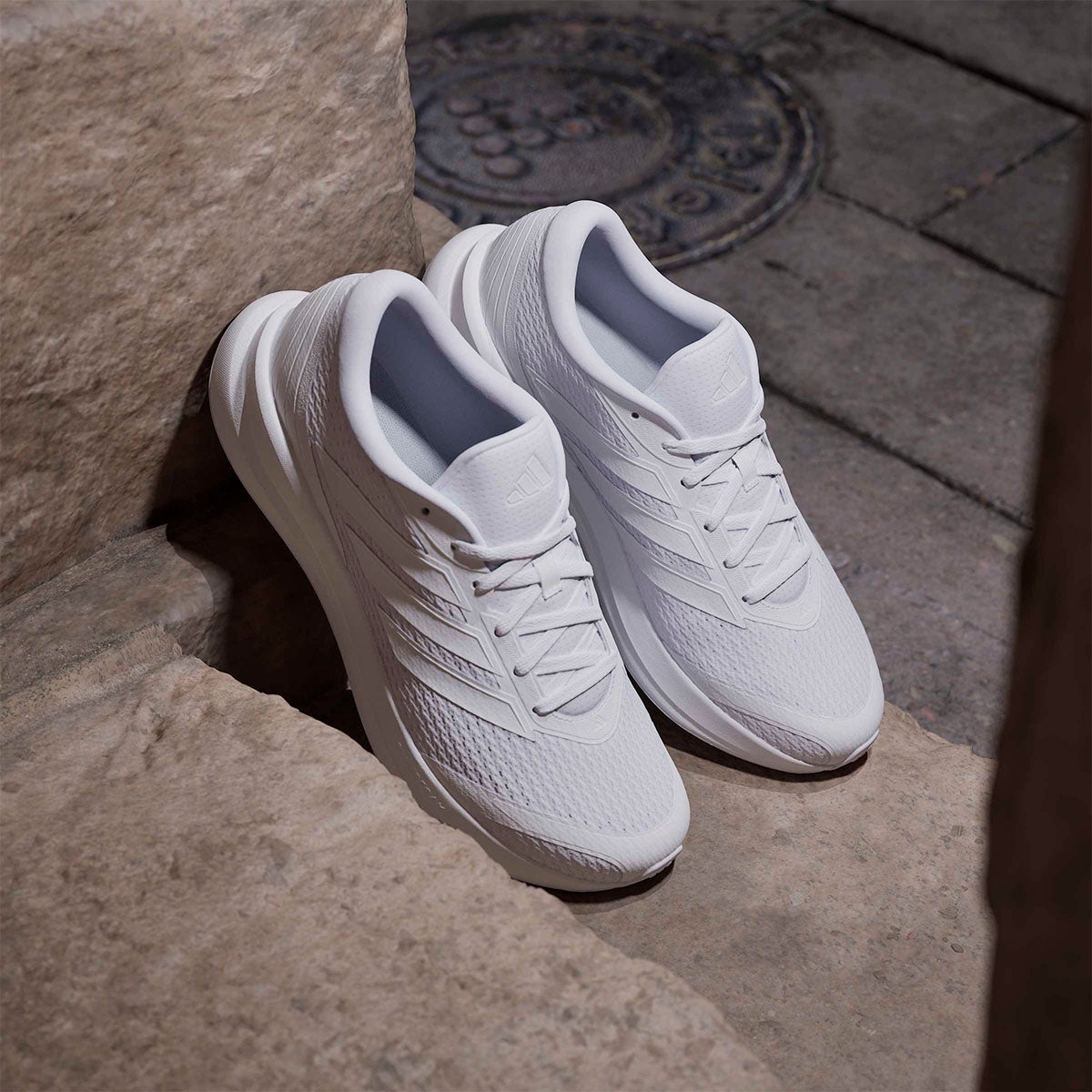 アディダス adidas Runfalcon 6 CLOUDFOAM Running Shoes ランニングシューズ ホワイト KH5567 使用イメージ