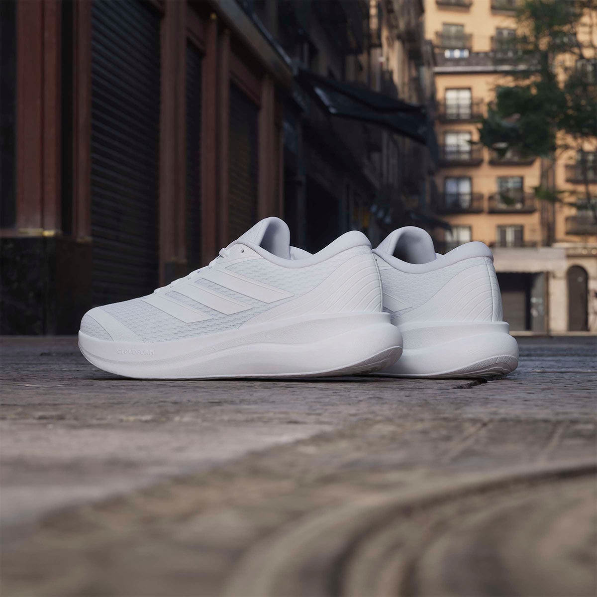 アディダス adidas Runfalcon 6 CLOUDFOAM Running Shoes ランニングシューズ ホワイト KH5567 使用イメージ