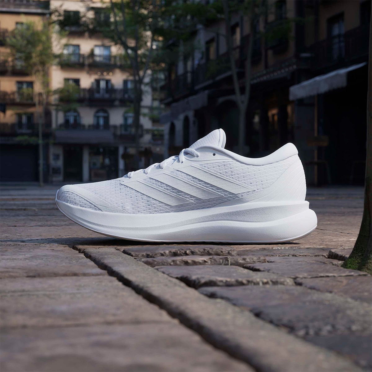 アディダス adidas Runfalcon 6 CLOUDFOAM Running Shoes ランニングシューズ ホワイト KH5567 使用イメージ