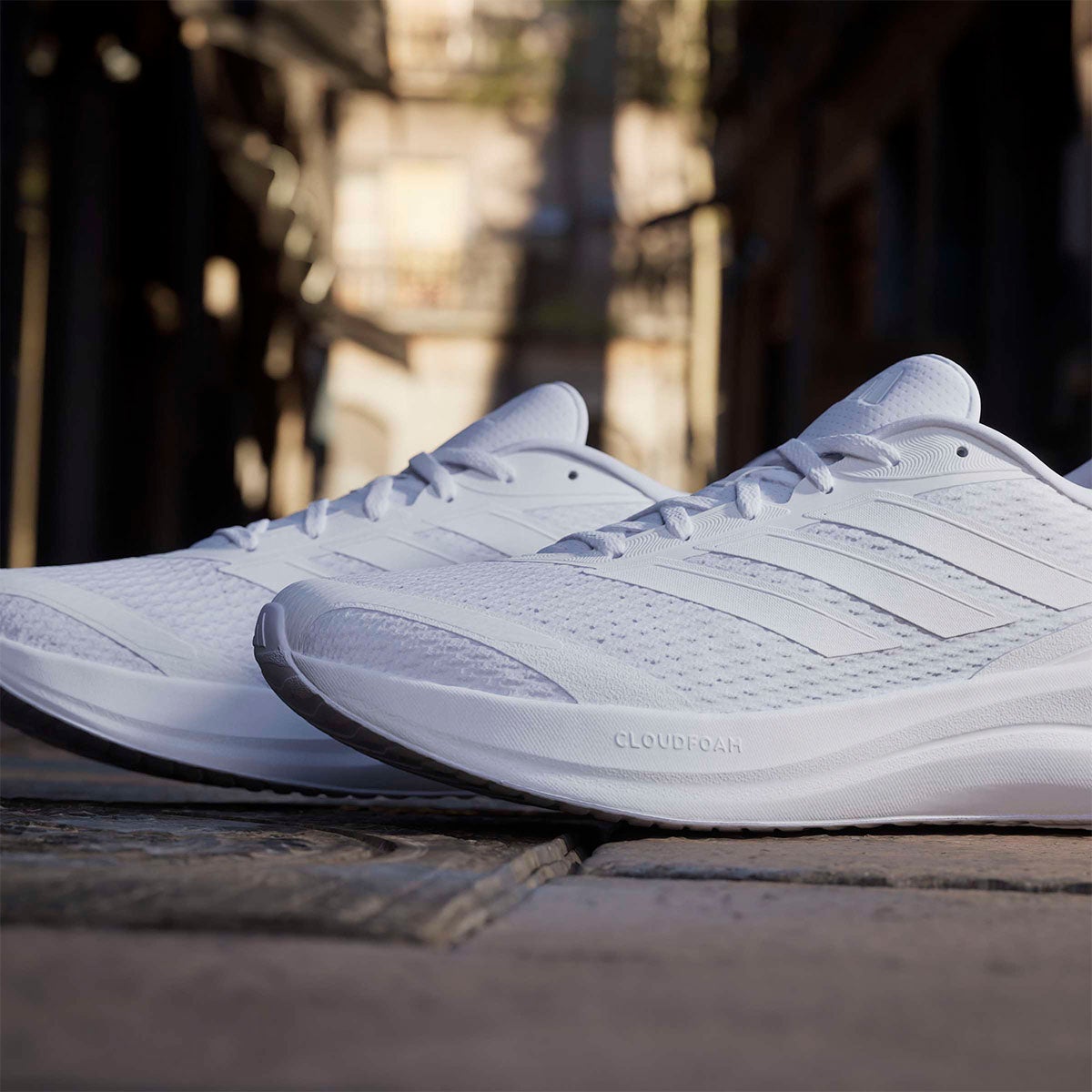 アディダス adidas Runfalcon 6 CLOUDFOAM Running Shoes ランニングシューズ ホワイト KH5567 使用イメージ