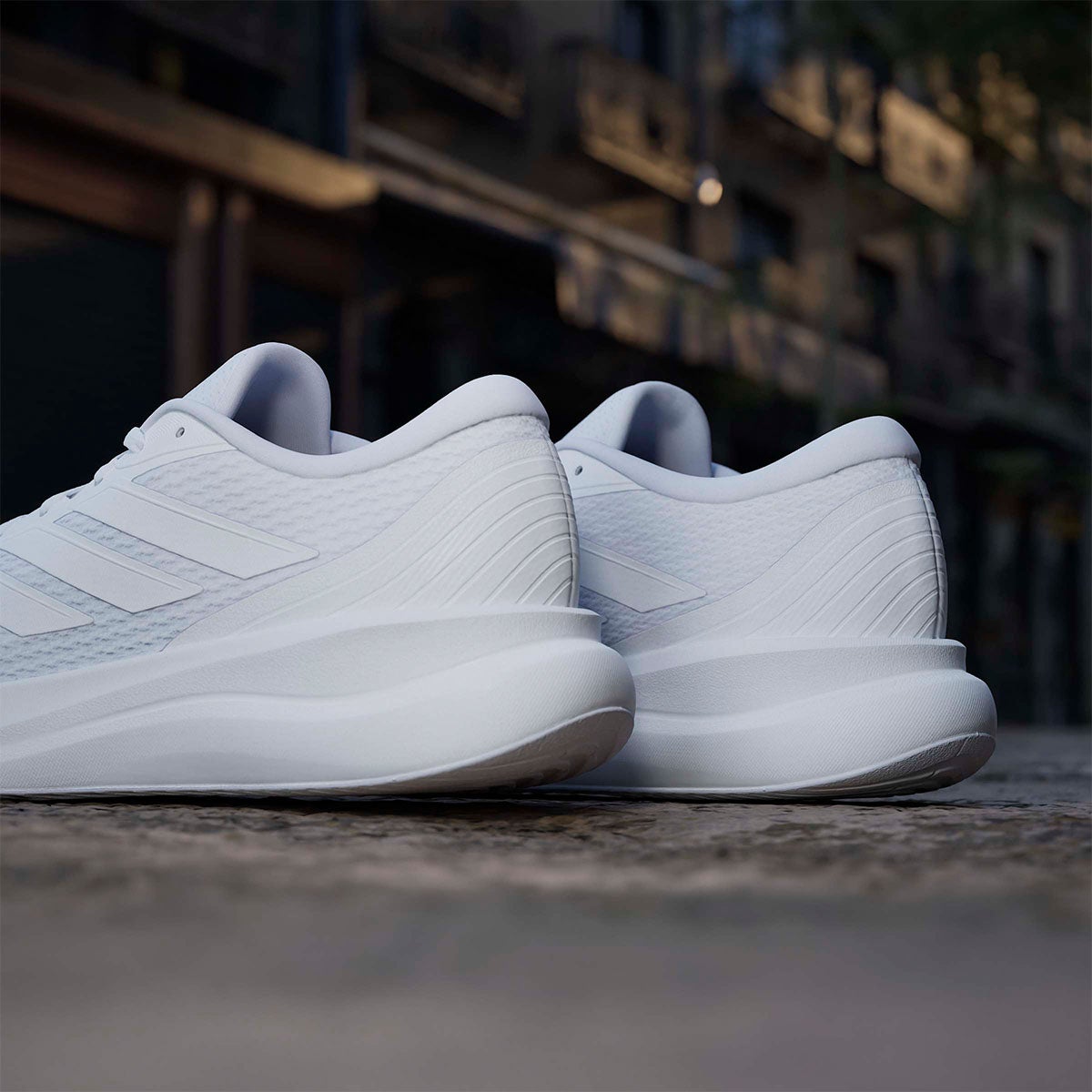 アディダス adidas Runfalcon 6 CLOUDFOAM Running Shoes ランニングシューズ ホワイト KH5567 使用イメージ