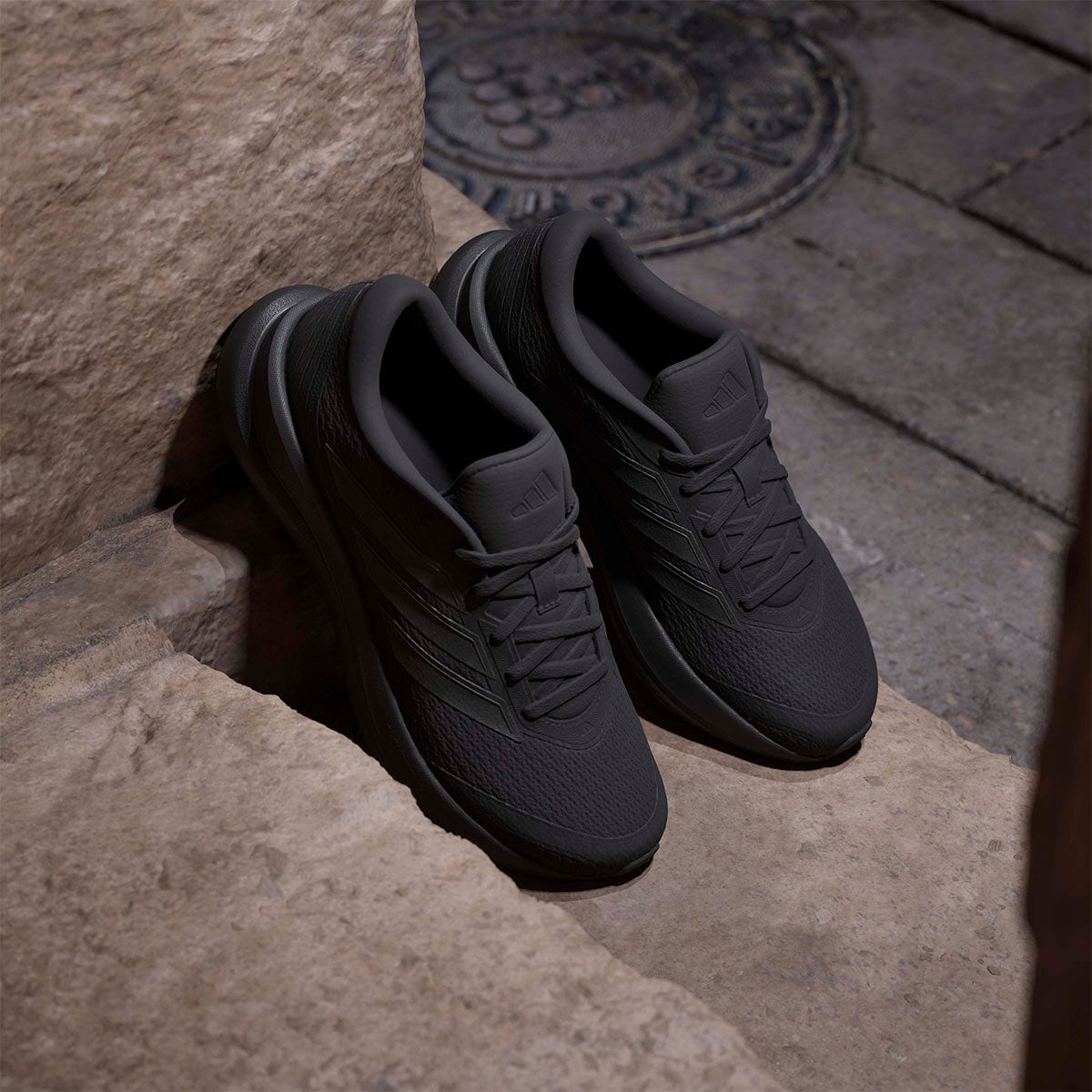 アディダス adidas コアランナー 6 / CORERUNNER 6 ランニングシューズ ブラック KH5574 使用イメージ