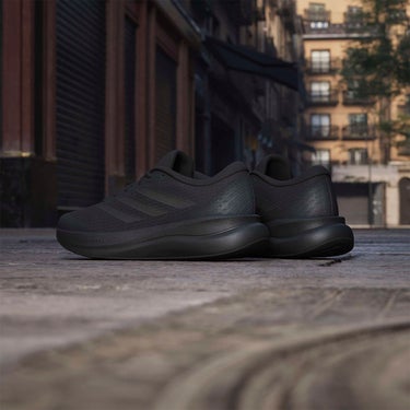 アディダス adidas コアランナー 6 / CORERUNNER 6 ランニングシューズ ブラック KH5574 使用イメージ