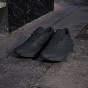 アディダス adidas コアランナー 6 / CORERUNNER 6 ランニングシューズ ブラック KH5574 使用イメージ