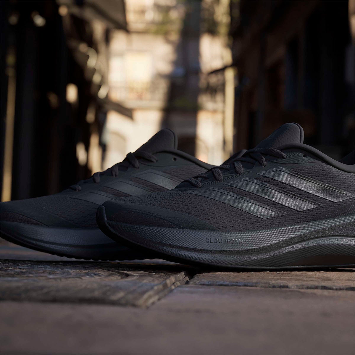 アディダス adidas コアランナー 6 / CORERUNNER 6 ランニングシューズ ブラック KH5574 使用イメージ