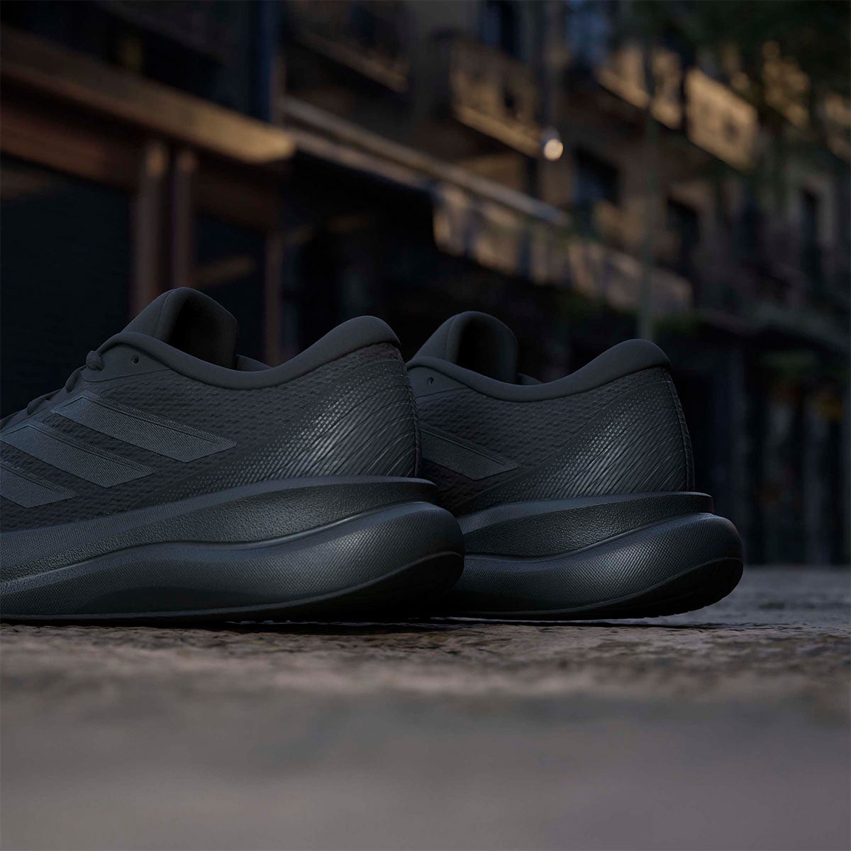 アディダス adidas コアランナー 6 / CORERUNNER 6 ランニングシューズ ブラック KH5574 使用イメージ