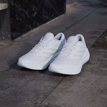 アディダス adidas コアランナー 6 / CORERUNNER 6 ランニングシューズ ホワイト KH5575 使用イメージ