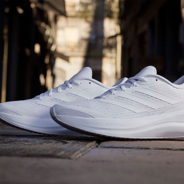 アディダス adidas コアランナー 6 / CORERUNNER 6 ランニングシューズ ホワイト KH5575 使用イメージ