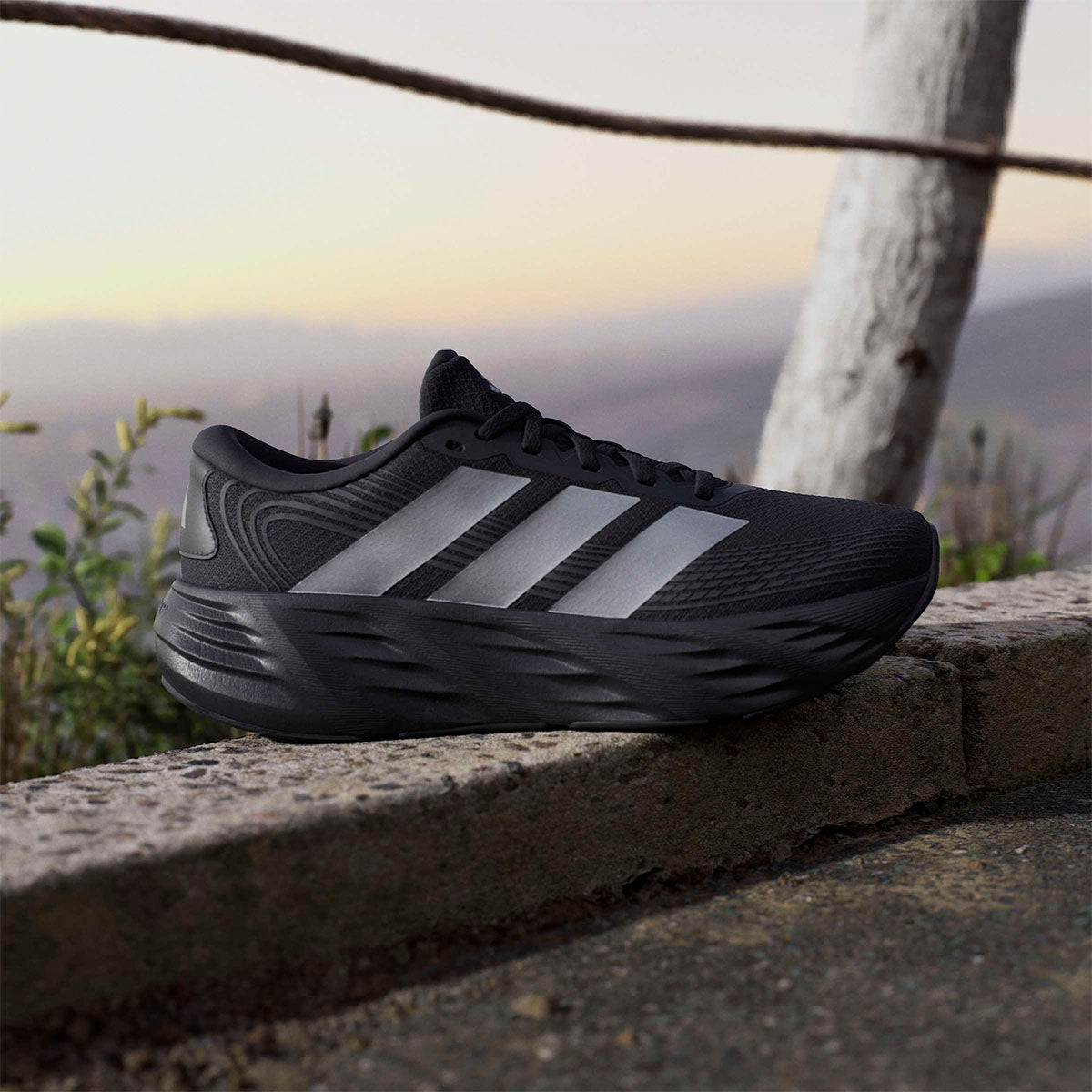 アディダス adidas GLX 8 ランニング / GALAXY 8 RUNNING ランニングシューズ ブラック KH5611 使用イメージ