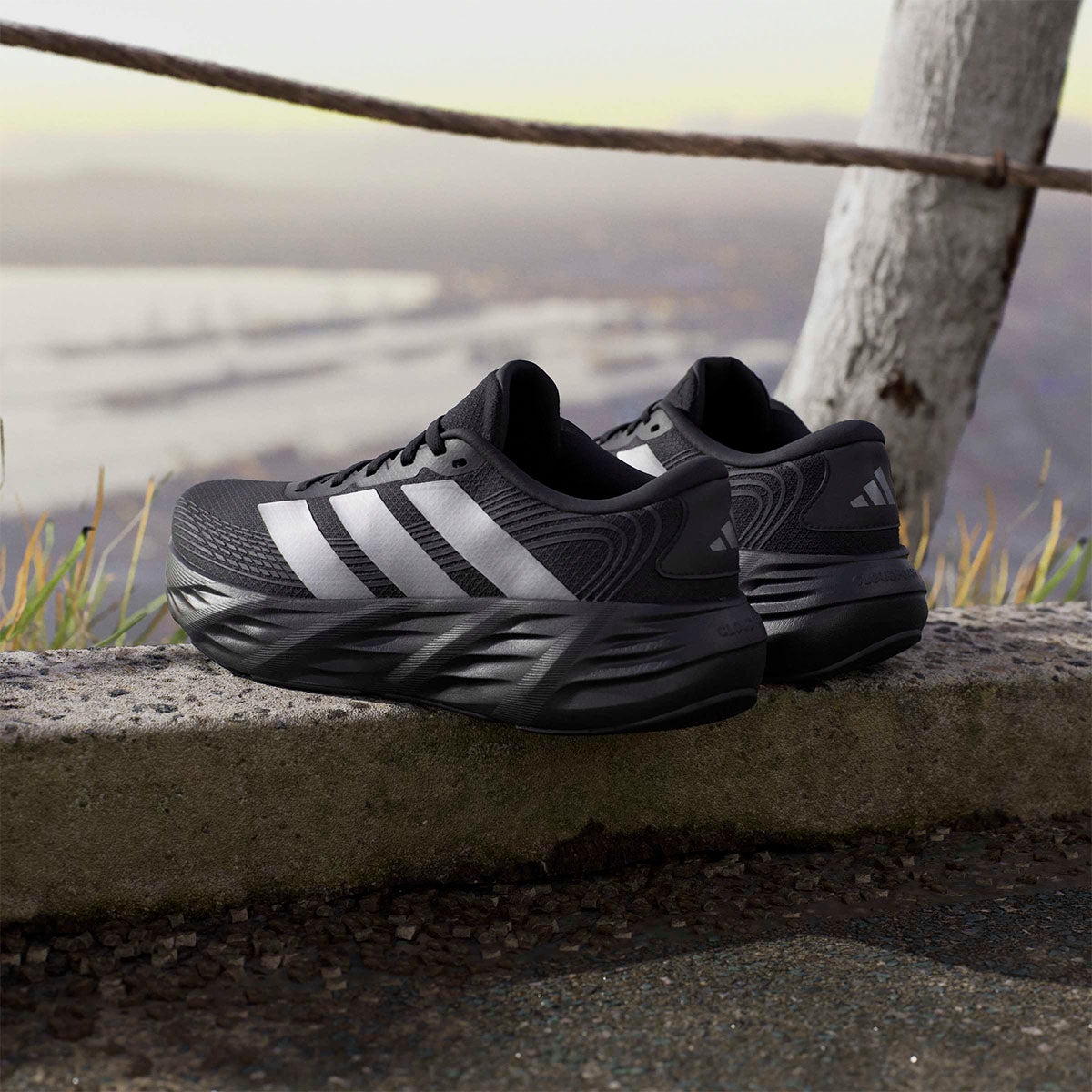 アディダス adidas GLX 8 ランニング / GALAXY 8 RUNNING ランニングシューズ ブラック KH5611 使用イメージ