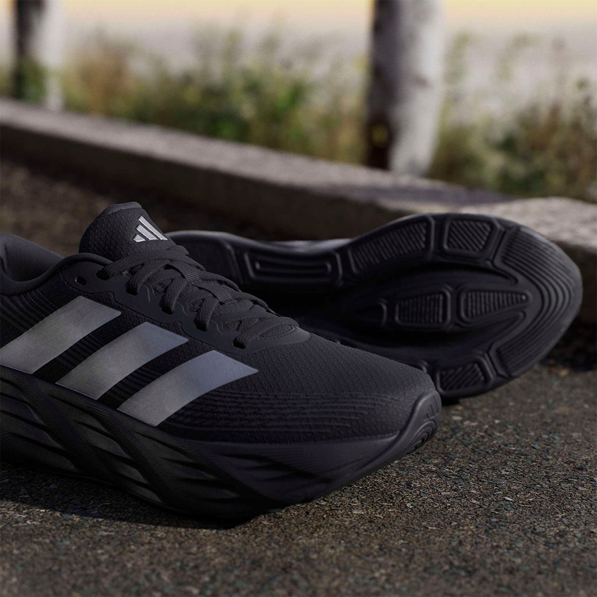 アディダス adidas GLX 8 ランニング / GALAXY 8 RUNNING ランニングシューズ ブラック KH5611 使用イメージ