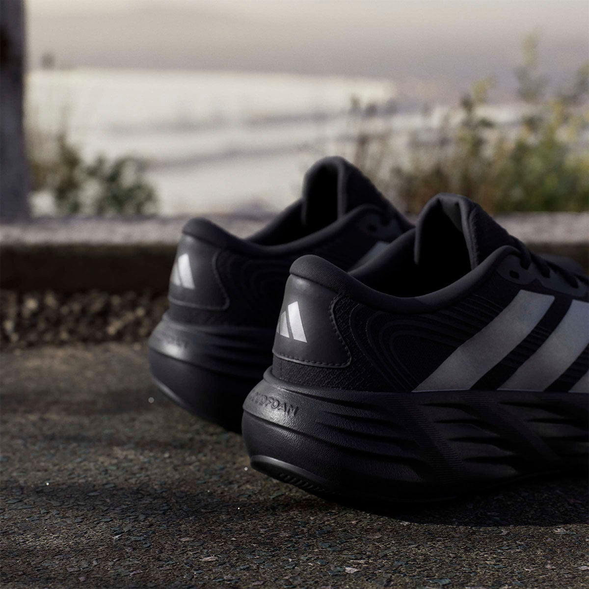 アディダス adidas GLX 8 ランニング / GALAXY 8 RUNNING ランニングシューズ ブラック KH5611 使用イメージ