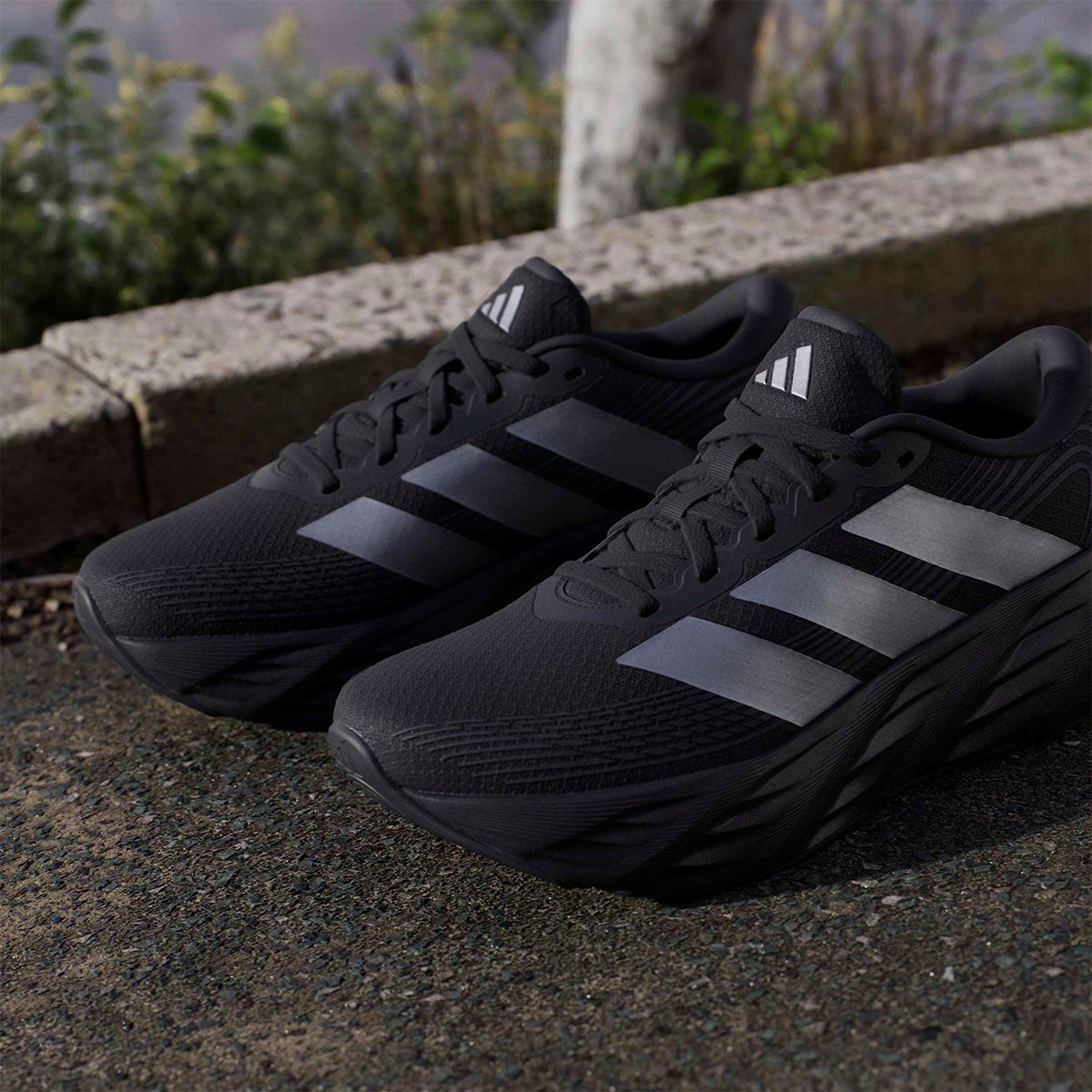 アディダス adidas GLX 8 ランニング / GALAXY 8 RUNNING ランニングシューズ ブラック KH5611 使用イメージ