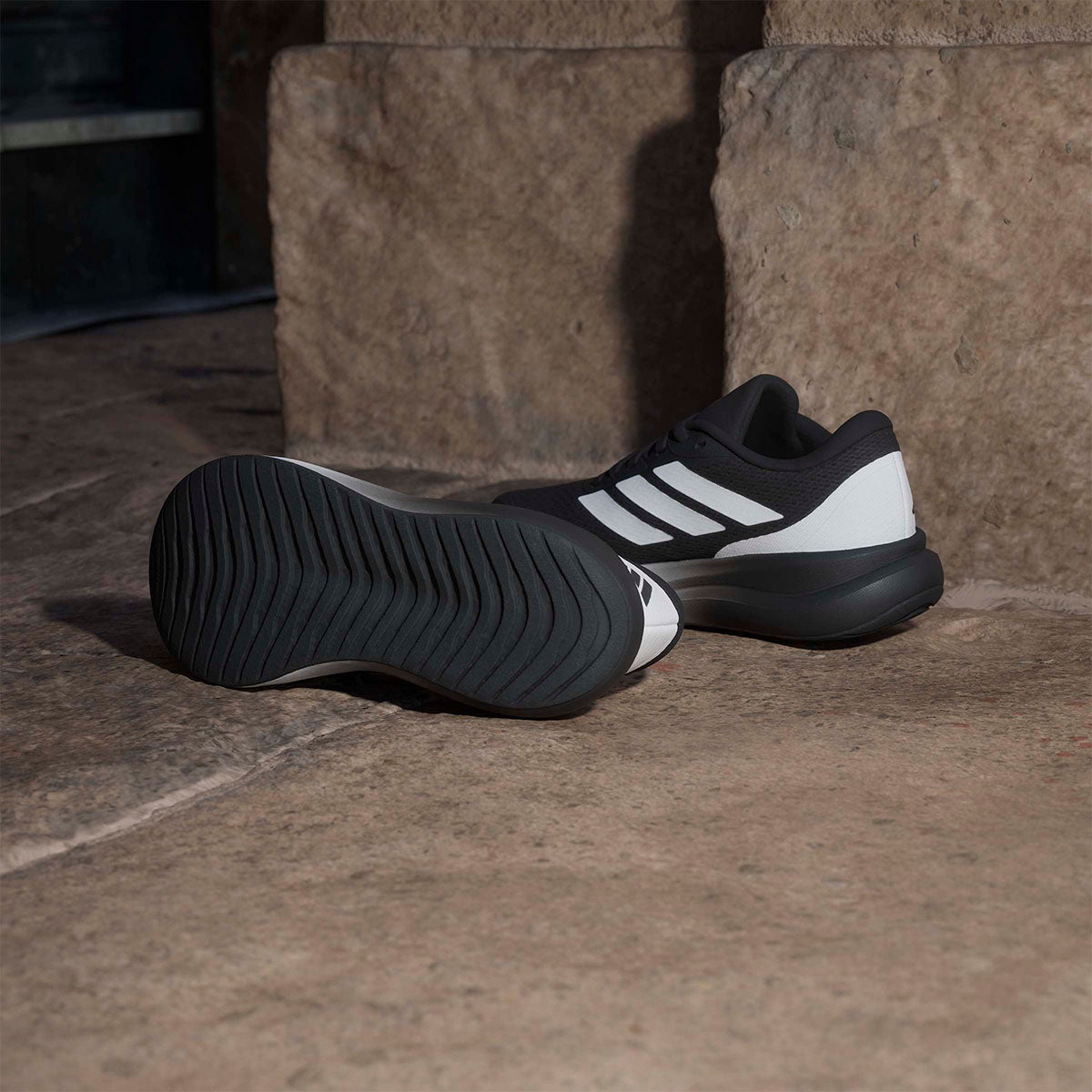 アディダス adidas Runfalcon 6 Junior Shoes シューズ ブラック KH8695 使用イメージ