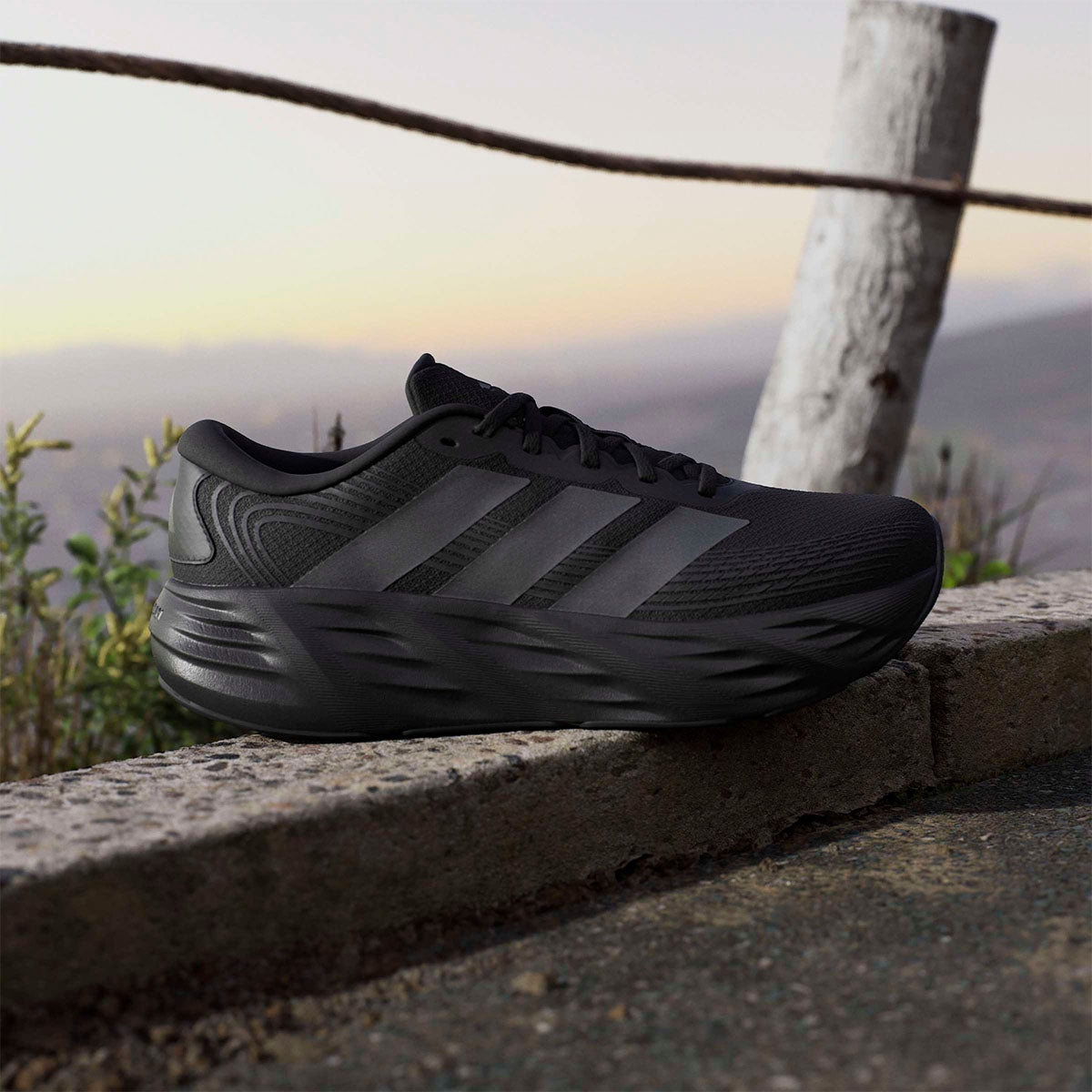 アディダス adidas GALAXY 8 RUNNING SHOES ランニングシューズ ブラック KI7980 使用イメージ