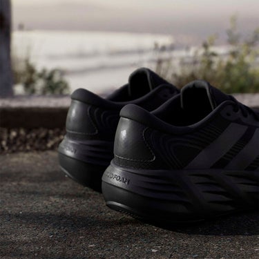 アディダス adidas GALAXY 8 RUNNING SHOES ランニングシューズ ブラック KI7980 使用イメージ