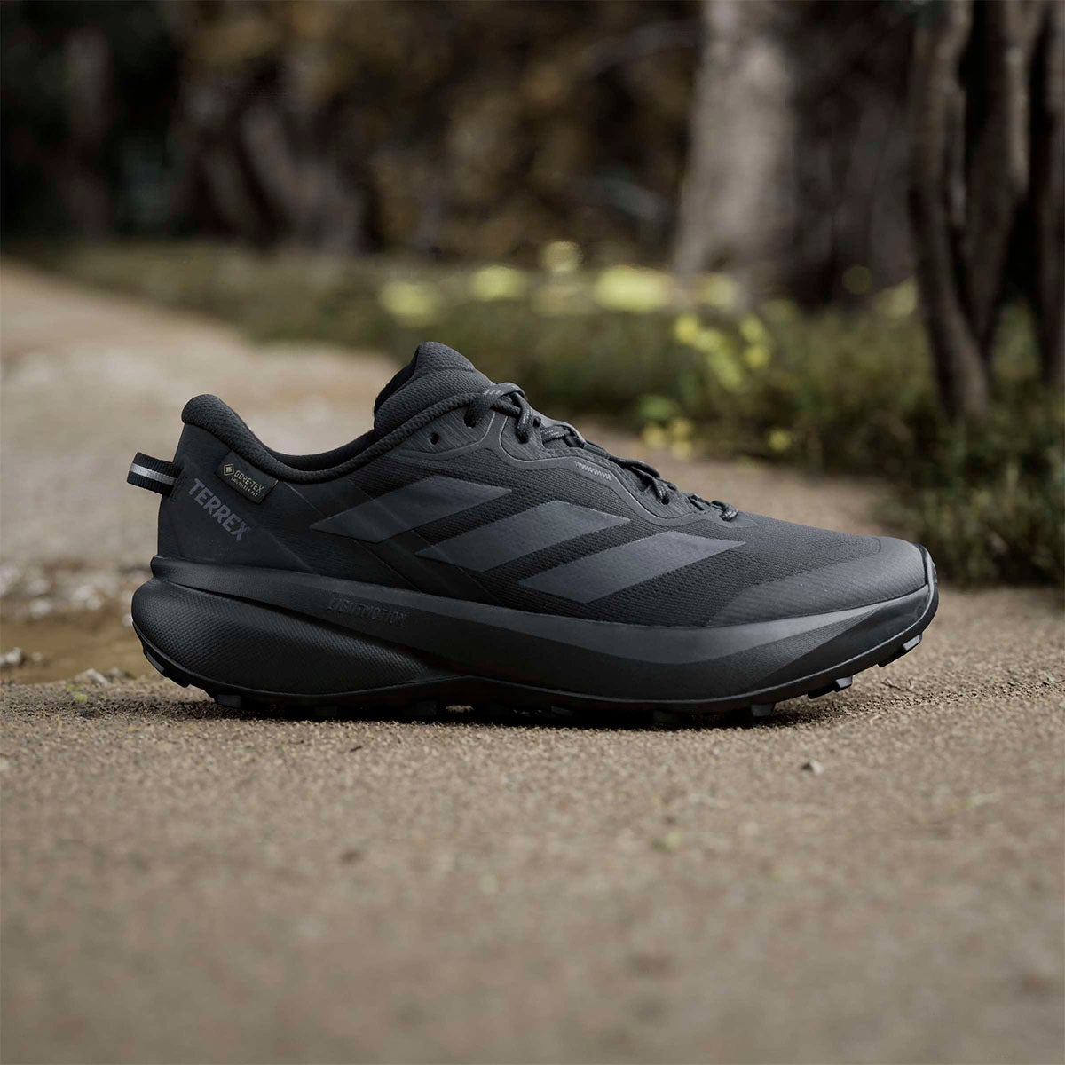 アディダス adidas Terrex トレースファインダー プラス GORE-TEX トレイルランニング / Terrex Tracefinder Plus GORE-TEX Trail Running トレッキングシューズ ブラック KJ3792 使用イメージ