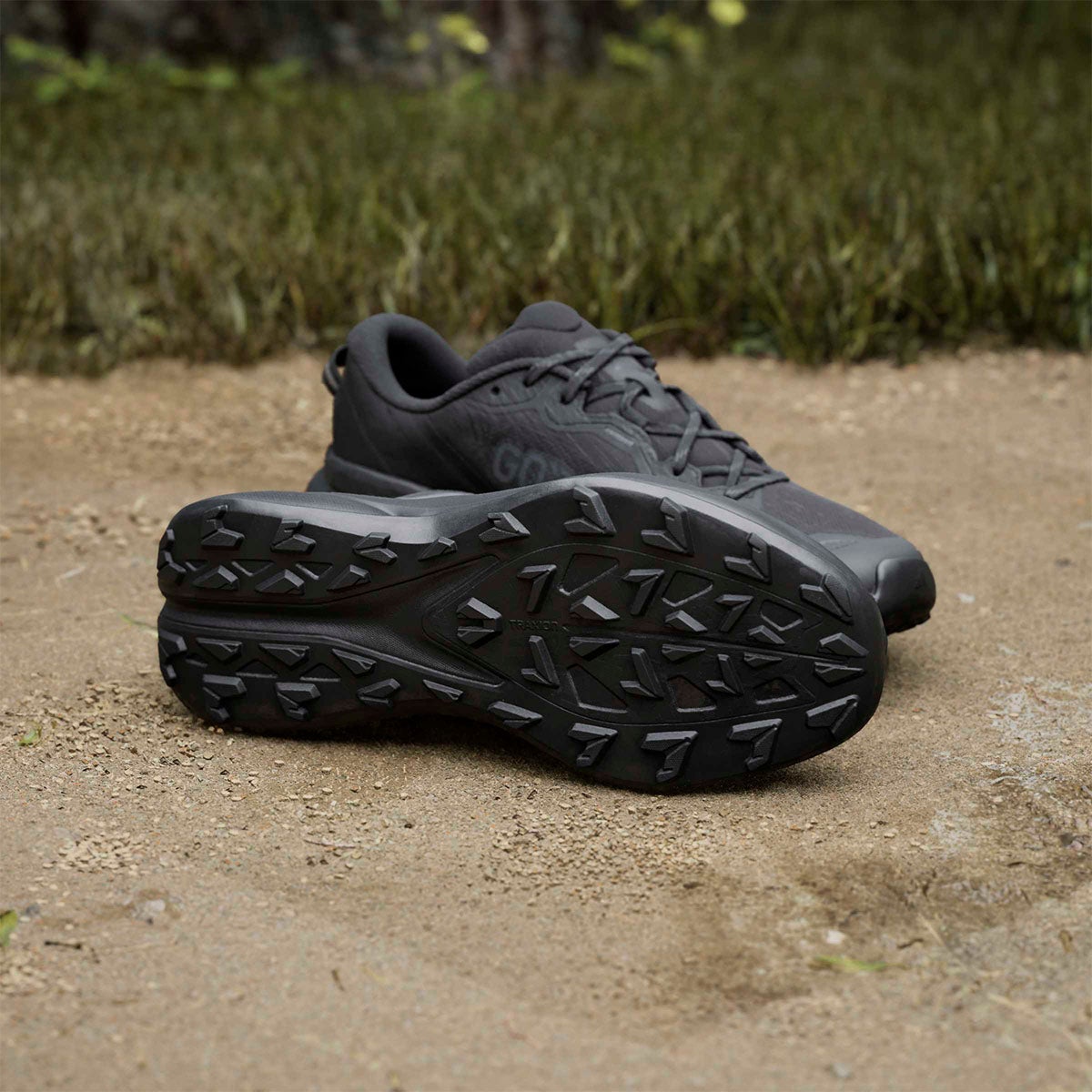 アディダス adidas Terrex トレースファインダー プラス GORE-TEX トレイルランニング / Terrex Tracefinder Plus GORE-TEX Trail Running トレッキングシューズ ブラック KJ3792 使用イメージ