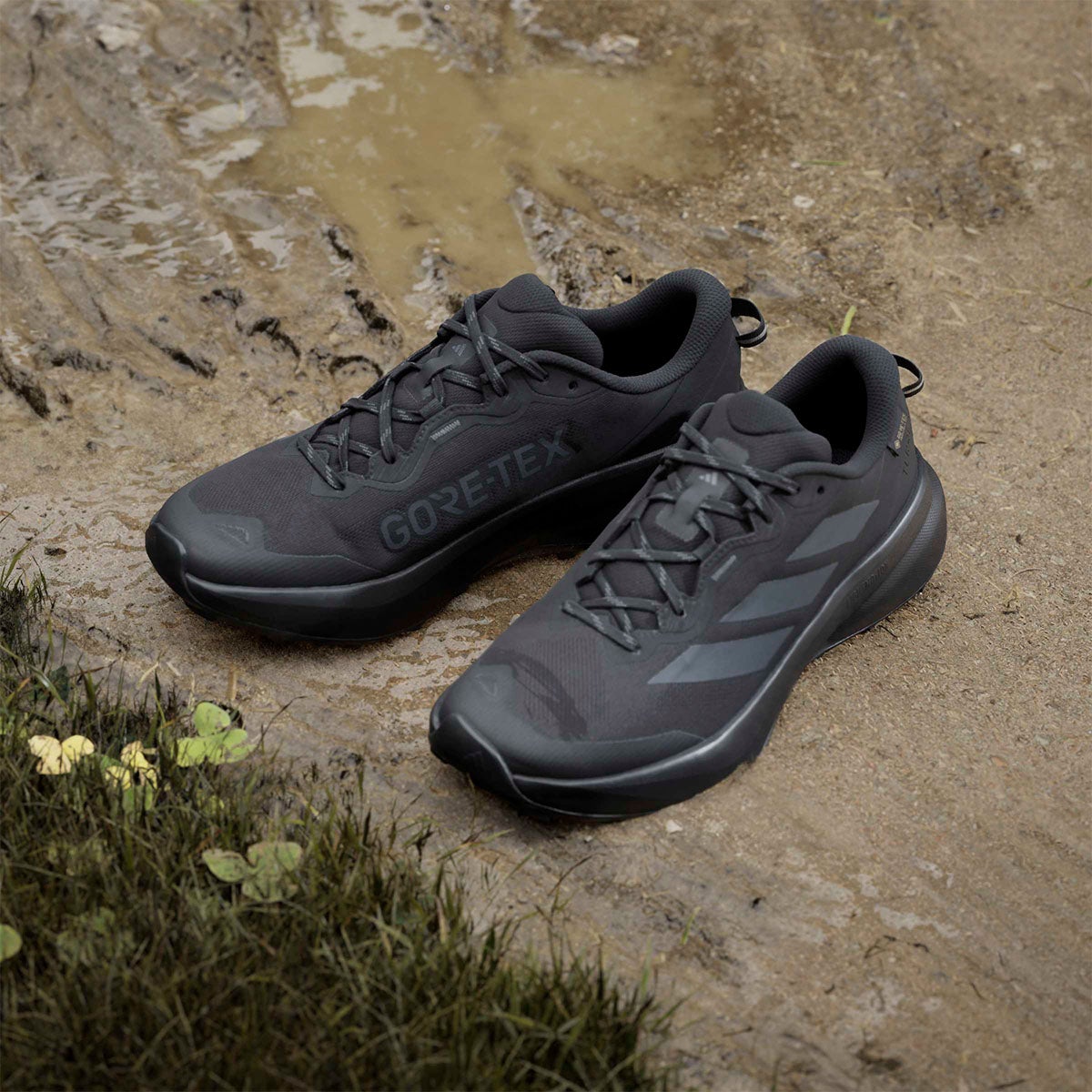 アディダス adidas Terrex トレースファインダー プラス GORE-TEX トレイルランニング / Terrex Tracefinder Plus GORE-TEX Trail Running トレッキングシューズ ブラック KJ3792 使用イメージ