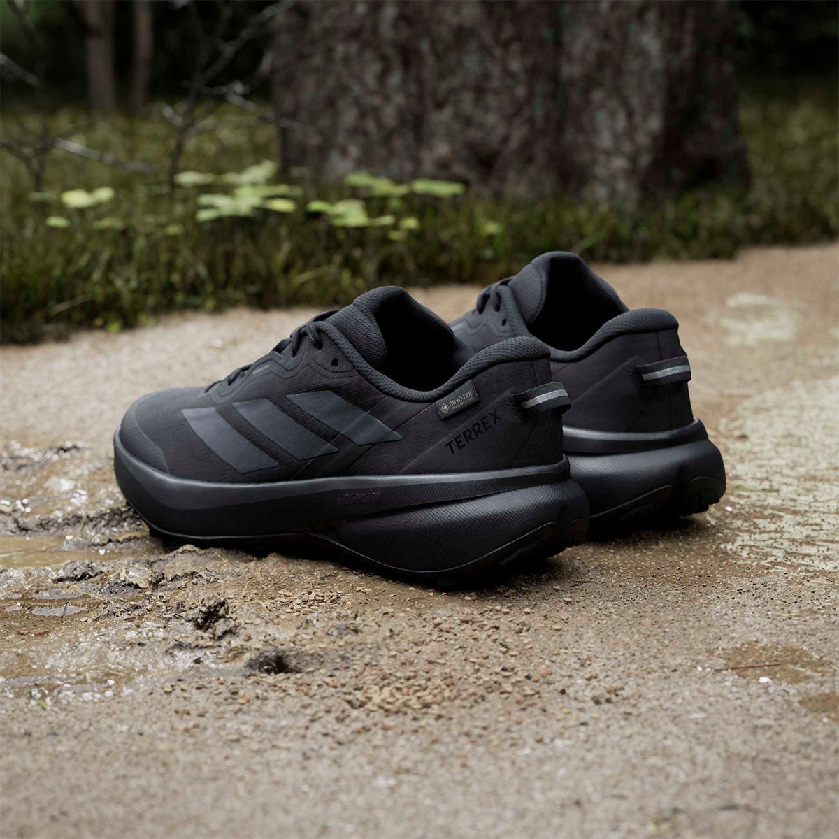 アディダス adidas Terrex トレースファインダー プラス GORE-TEX トレイルランニング / Terrex Tracefinder Plus GORE-TEX Trail Running トレッキングシューズ ブラック KJ3792 使用イメージ