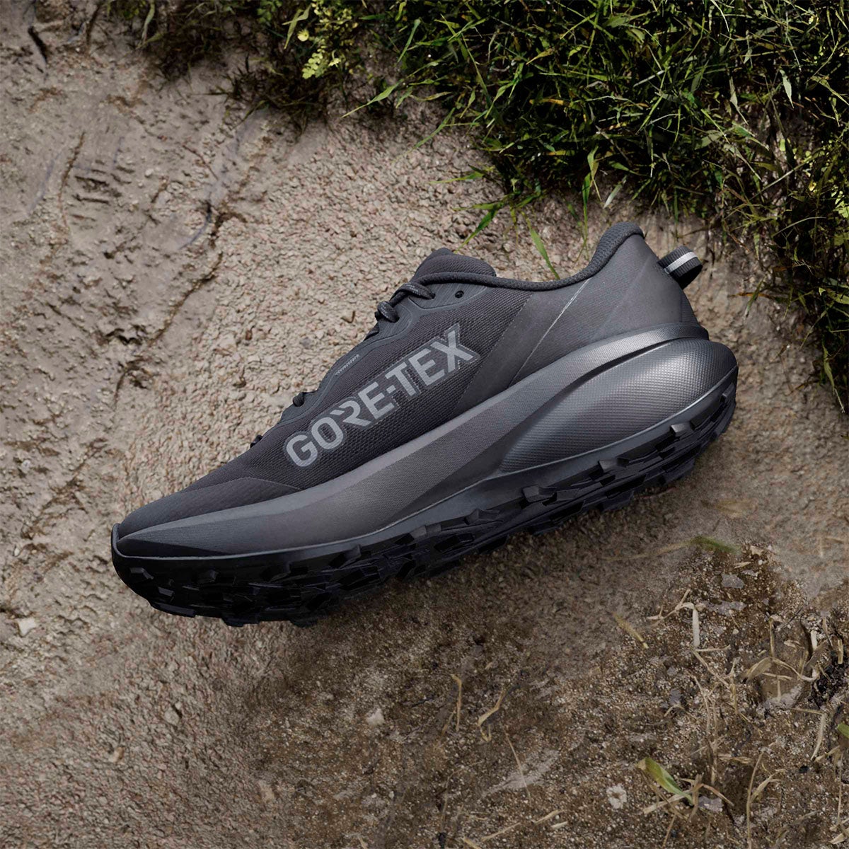 アディダス adidas Terrex トレースファインダー プラス GORE-TEX トレイルランニング / Terrex Tracefinder Plus GORE-TEX Trail Running トレッキングシューズ ブラック KJ3792 使用イメージ