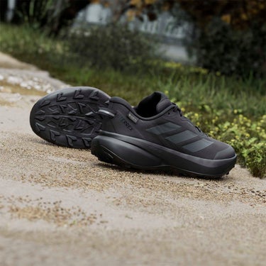 アディダス adidas Terrex トレースファインダー プラス GORE-TEX トレイルランニング / Terrex Tracefinder Plus GORE-TEX Trail Running トレッキングシューズ ブラック KJ3792 使用イメージ