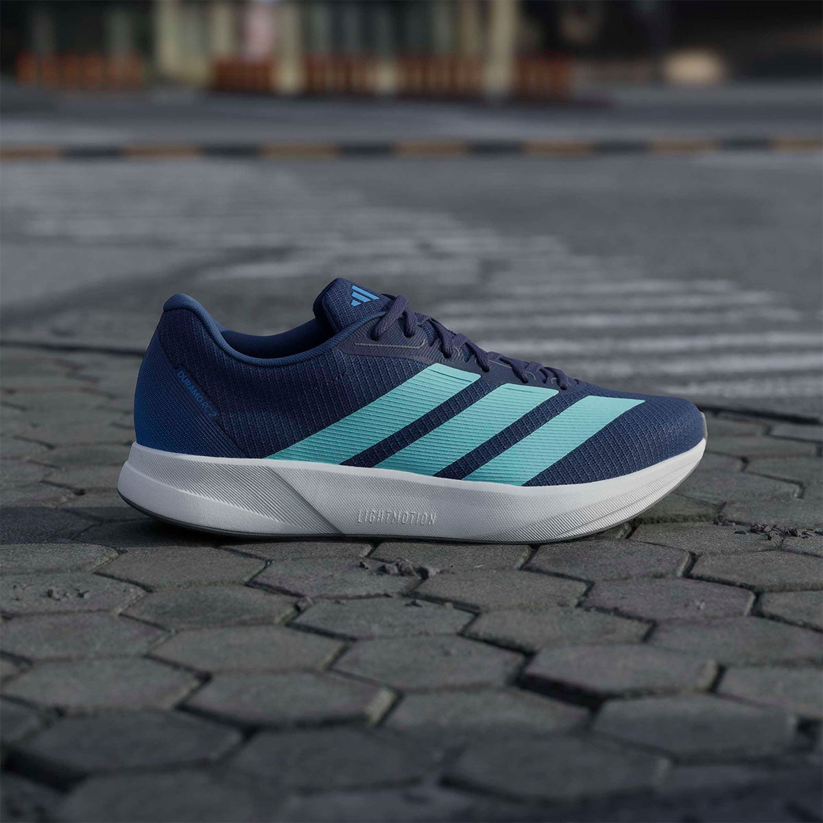 アディダス adidas デュラモ RC2 ランニング / DURAMO RC2 RUNNING ランニングシューズ パープル KJ4188 使用イメージ
