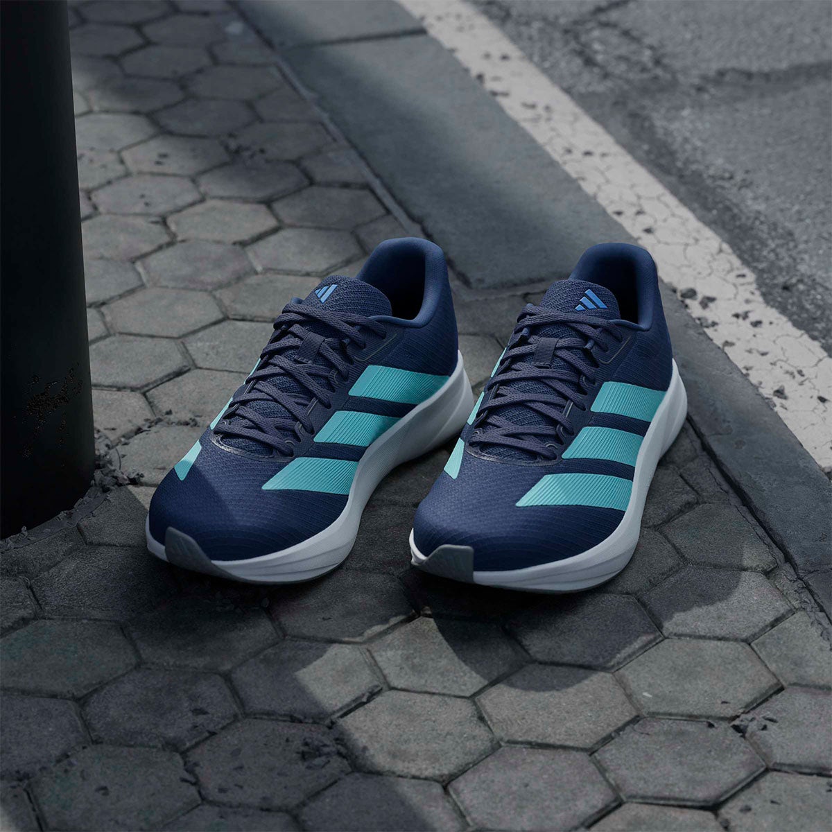 アディダス adidas デュラモ RC2 ランニング / DURAMO RC2 RUNNING ランニングシューズ パープル KJ4188 使用イメージ