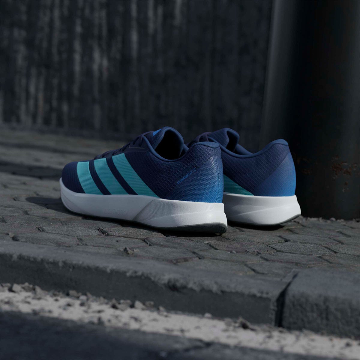 アディダス adidas デュラモ RC2 ランニング / DURAMO RC2 RUNNING ランニングシューズ パープル KJ4188 使用イメージ
