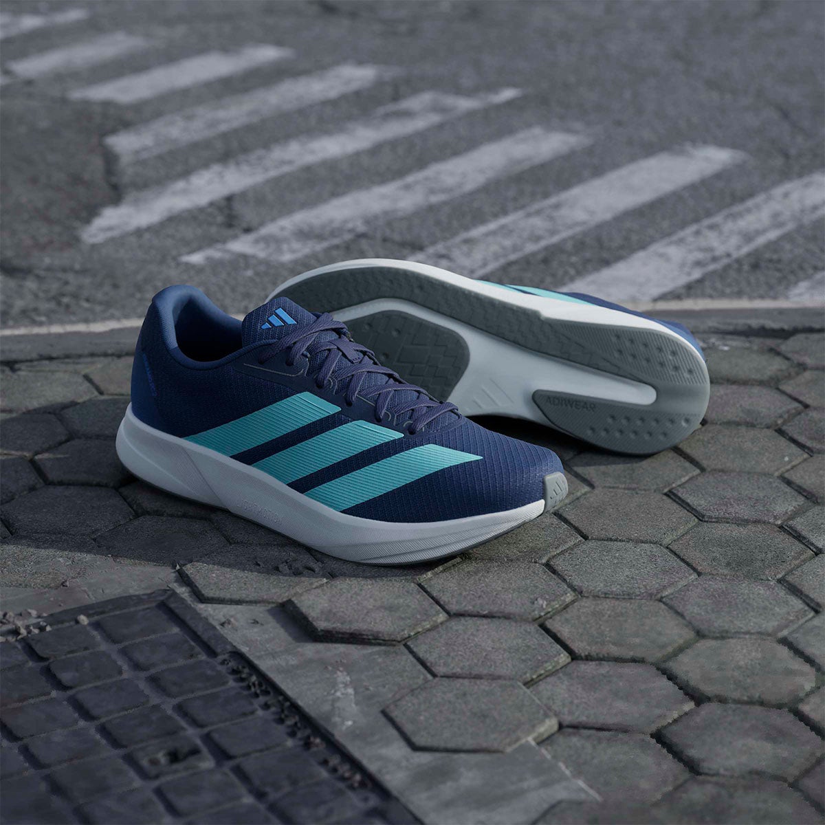 アディダス adidas デュラモ RC2 ランニング / DURAMO RC2 RUNNING ランニングシューズ パープル KJ4188 使用イメージ
