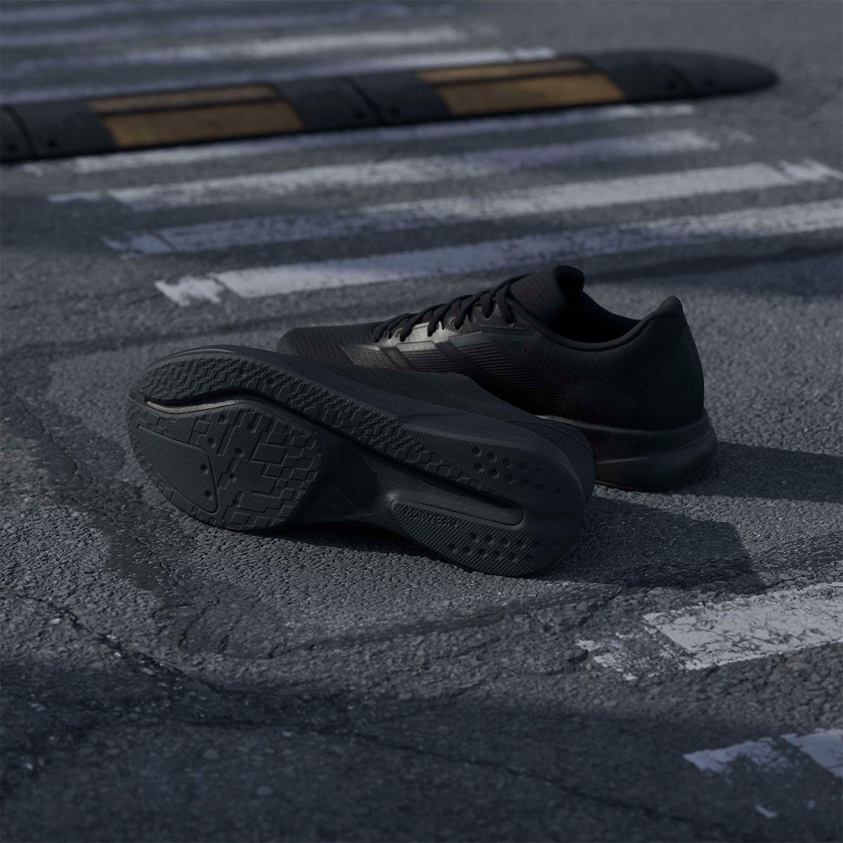 アディダス adidas デュラモ RC2 ランニング / Duramo RC2 Running ランニングシューズ ブラック KJ4190 使用イメージ