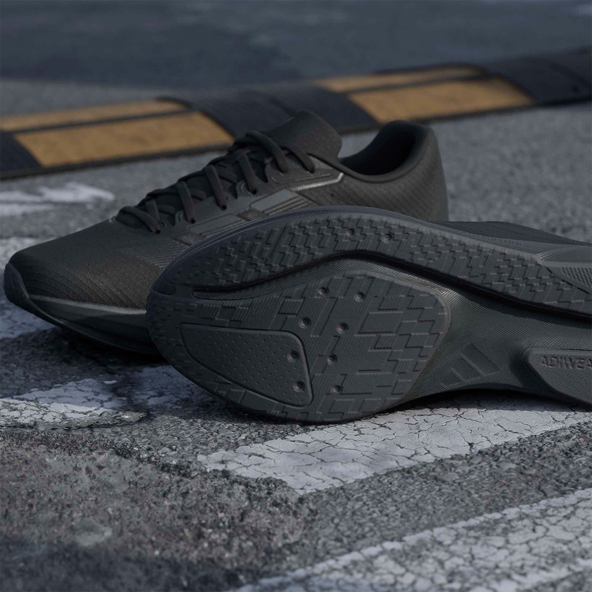 アディダス adidas デュラモ RC2 ランニング / Duramo RC2 Running ランニングシューズ ブラック KJ4190 使用イメージ