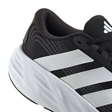 アディダス adidas GALAXY 8 RUNNING SHOES ランニングシューズ ブラック KK4183 使用イメージ