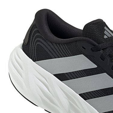アディダス adidas ギャラクシー 8 ランニング / GALAXY 8 RUNNING ランニングシューズ ブラック KK4184 使用イメージ