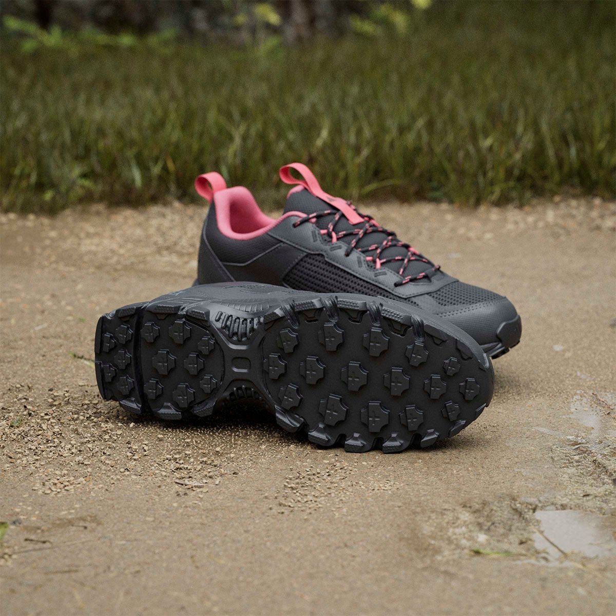 アディダス adidas テレックス ロッカディア ハイキング / Terrex Rockadia Hiking ランニングシューズ ブラック KZ9170 使用イメージ