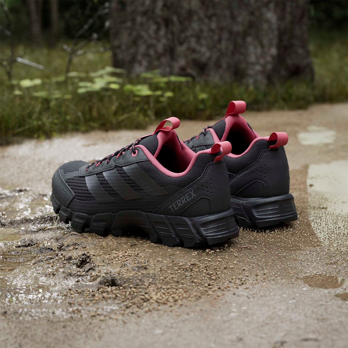 アディダス adidas テレックス ロッカディア ハイキング / Terrex Rockadia Hiking ランニングシューズ ブラック KZ9170 使用イメージ