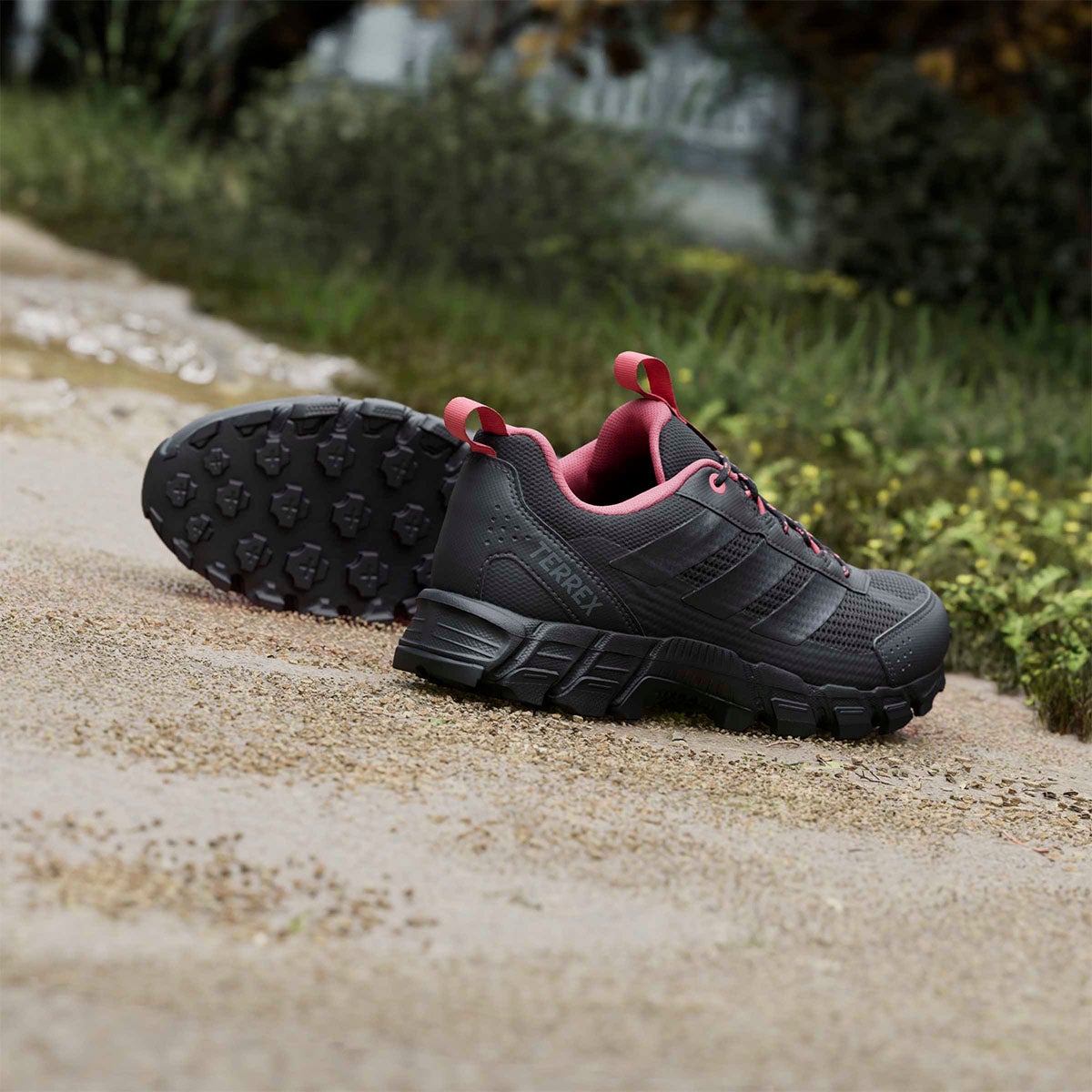 アディダス adidas テレックス ロッカディア ハイキング / Terrex Rockadia Hiking ランニングシューズ ブラック KZ9170 使用イメージ