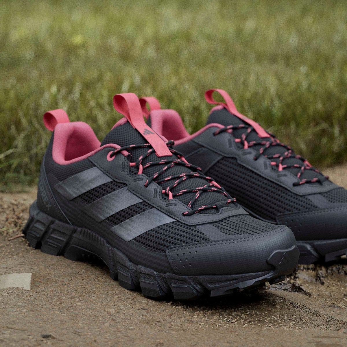 アディダス adidas テレックス ロッカディア ハイキング / Terrex Rockadia Hiking ランニングシューズ ブラック KZ9170 使用イメージ