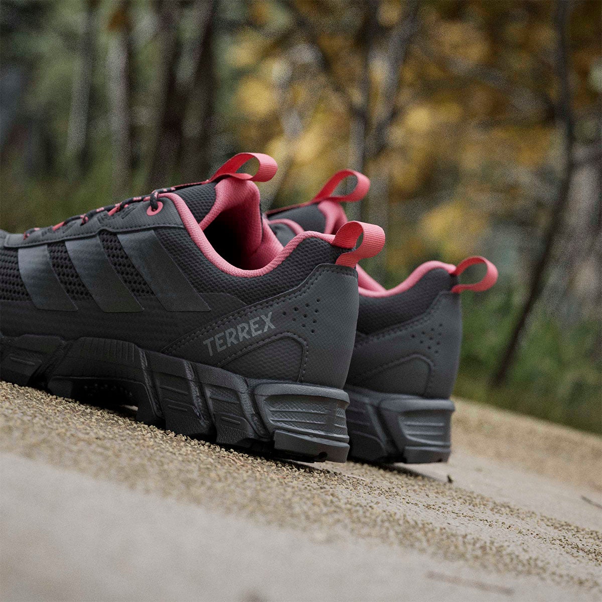 アディダス adidas テレックス ロッカディア ハイキング / Terrex Rockadia Hiking ランニングシューズ ブラック KZ9170 使用イメージ