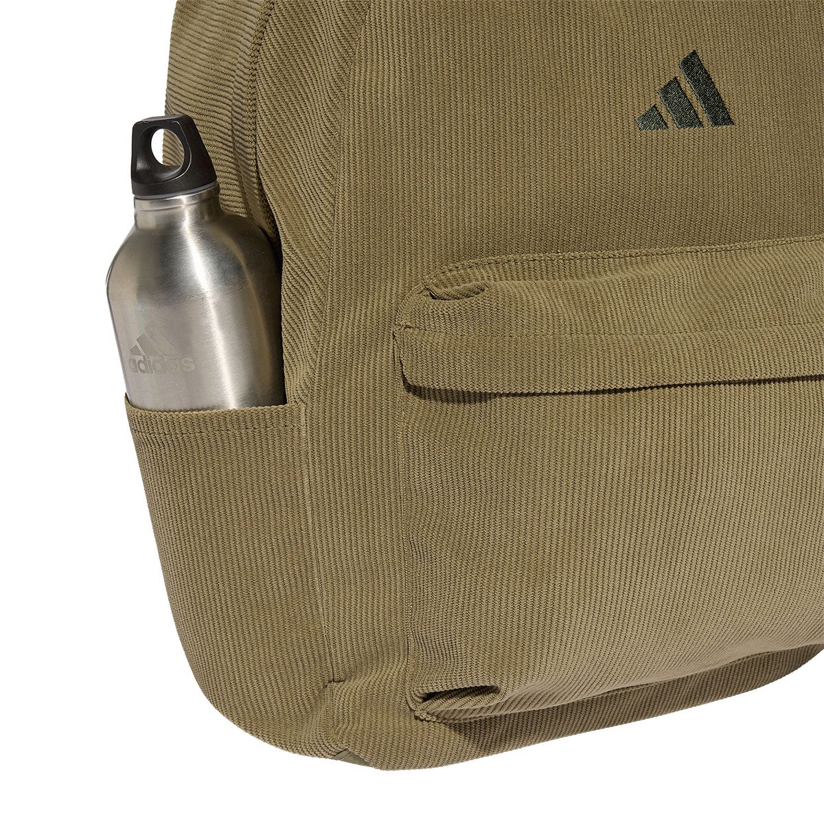 アディダス adidas エッセンシャルズ マテリアル バックパック カーキグリーン WM080 KG7762 ポケット ディテール